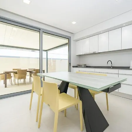 Golden House By Madeira Sun Travel בית נופש